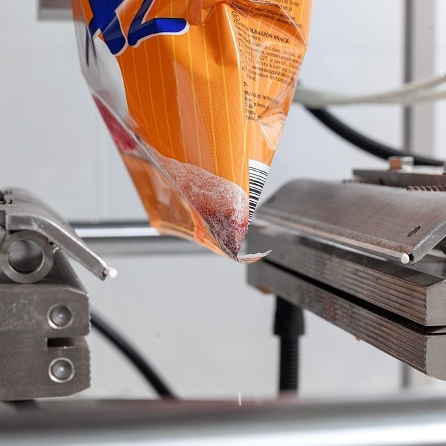 VFFS-packaging-machine-horizontal-seal-bars