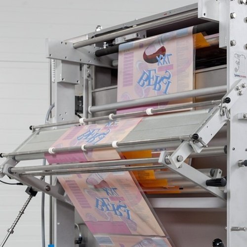 vffs-packaging-machine-film-unwind-and-feeding