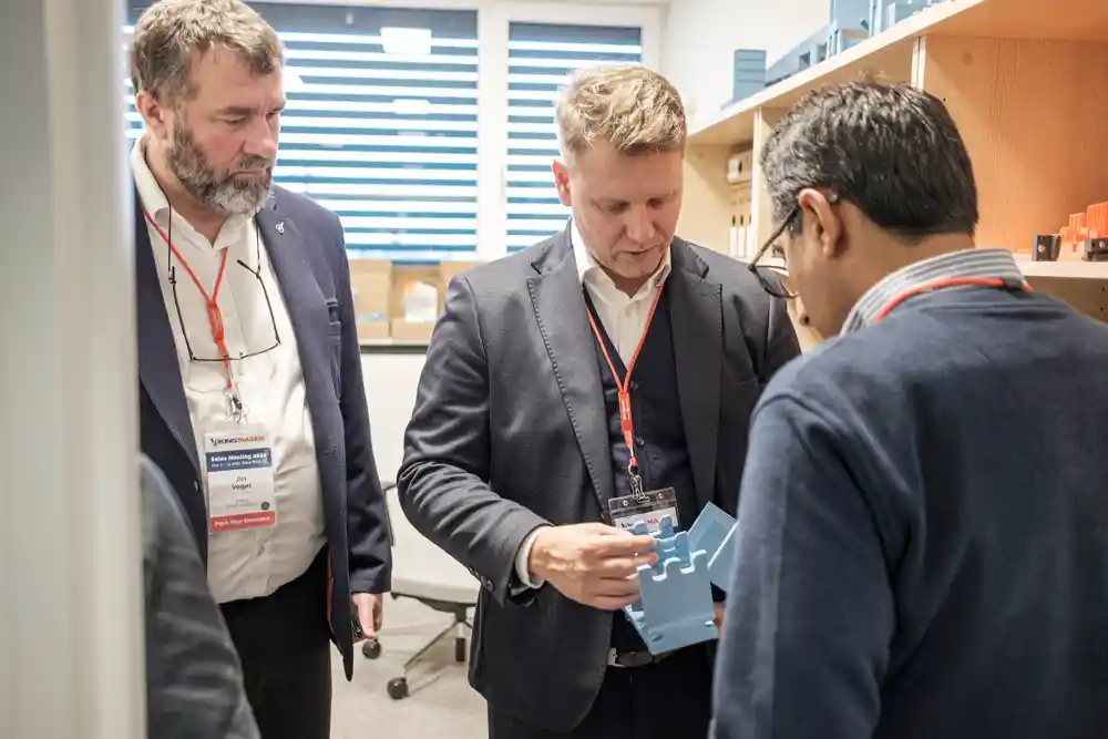 Men looking at Viking Masek Machinery